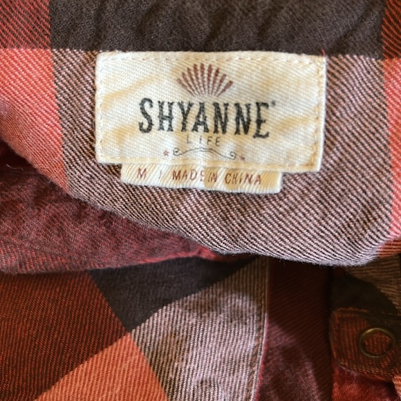 Shyanne Long sleeve button-down | Size M - Picture 6 of 6